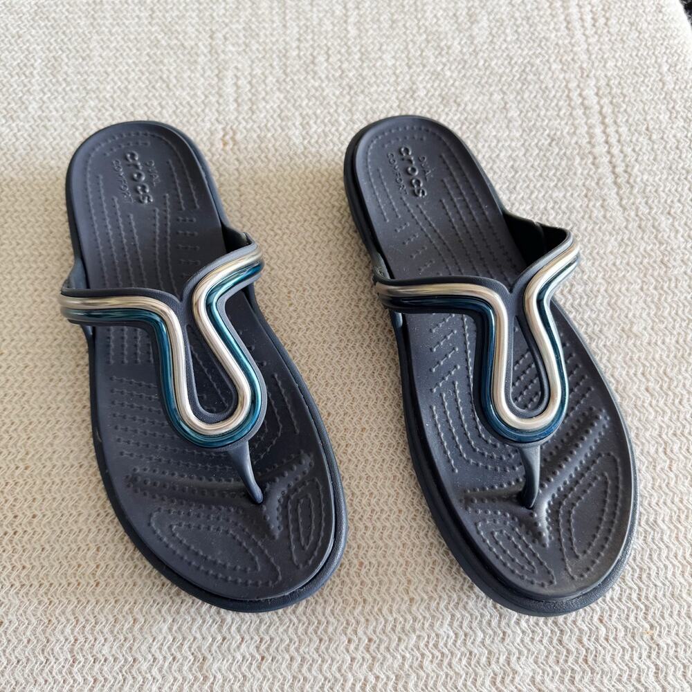 Croc's Navy Blue Sanrah Metal Block Flat Flip Flop Sandal Size 7 Swim Pool Beach